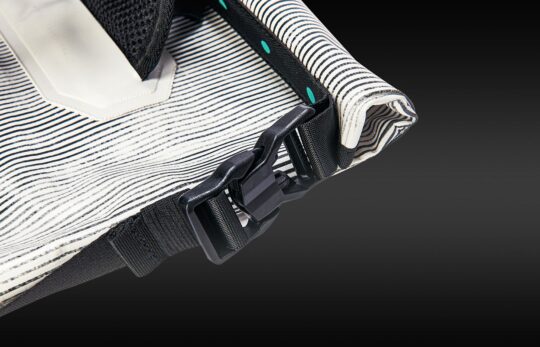 AZTRON DRY BACKPACK 22L - Image 4